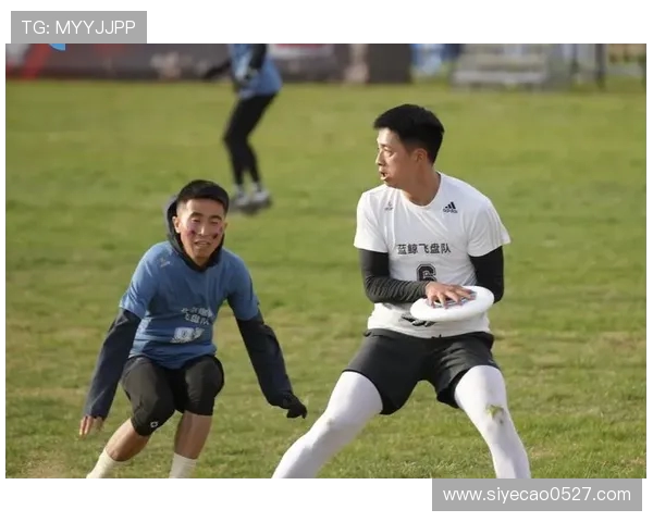 南京飞盘队与上海飞盘队赛后复盘分析比赛节奏与战术对决